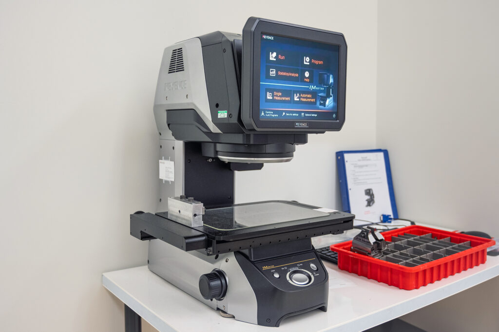 Keyence IM-7020 Image Dimension Measurement System - Flex-Cell Precision